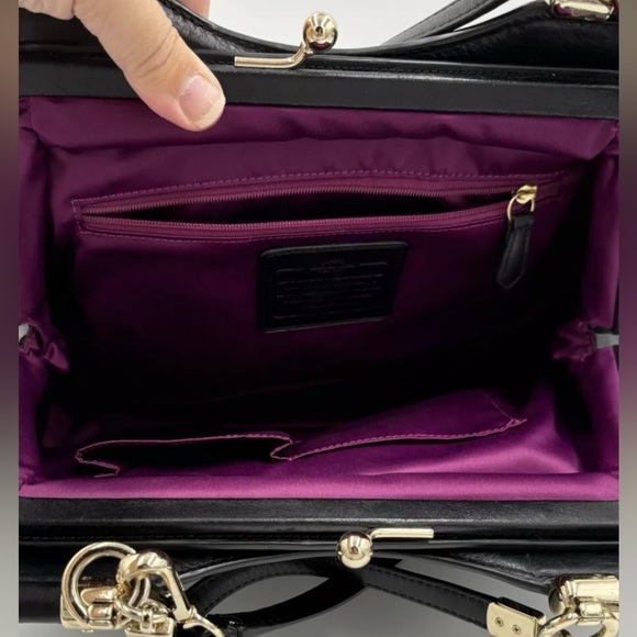 🔥SOLD🔥🔥COACH CARRIE Leather Handbag🔥 - Picture 9 of 10